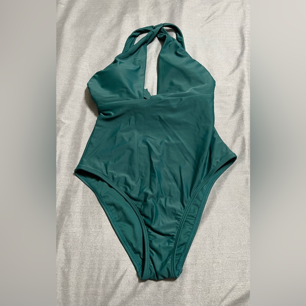 Women Shade & Shore Swimsuit Size (S)(4/6)